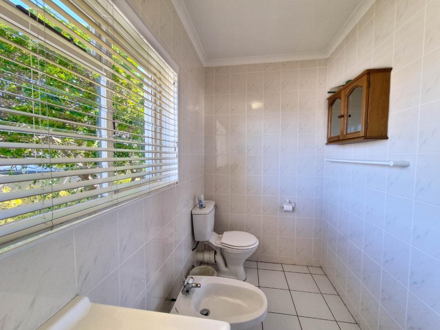 4 Bedroom Property for Sale in Sandbaai Western Cape